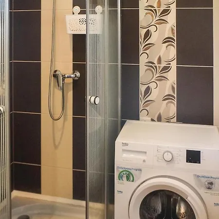 Awesome In W/ 2 Bedrooms Nyaraló
