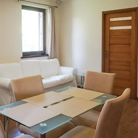 Awesome In W/ 2 Bedrooms Nyaraló *