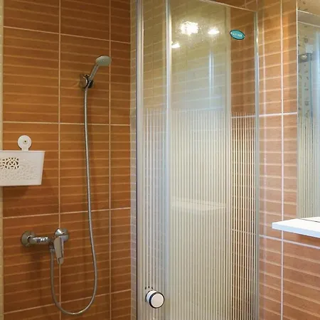 Awesome In W/ 2 Bedrooms Nyaraló